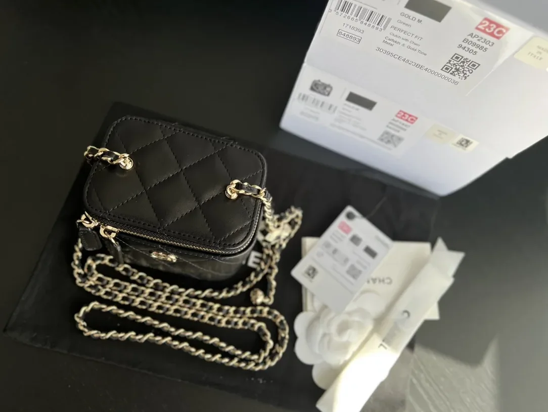 Chanel Vanity With Chain Black / Chanel Vanity With Chain Black /