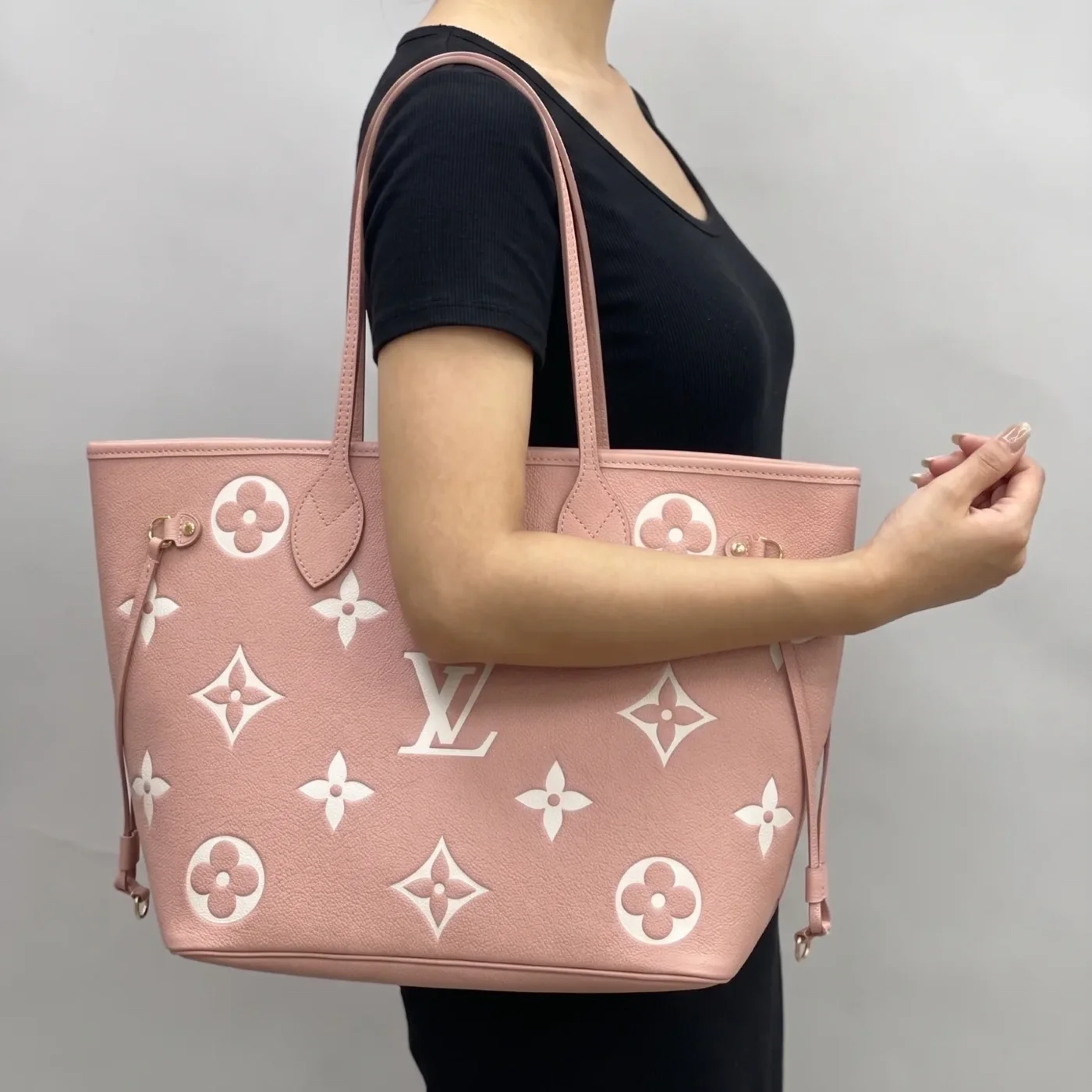 Louis Vuitton Neverfull MM Tote Bag / Pink Monogram Empreinte Gold Hardware Louis Vuitton Neverfull MM Tote Bag / Pink Monogram Empreinte Gold Hardware