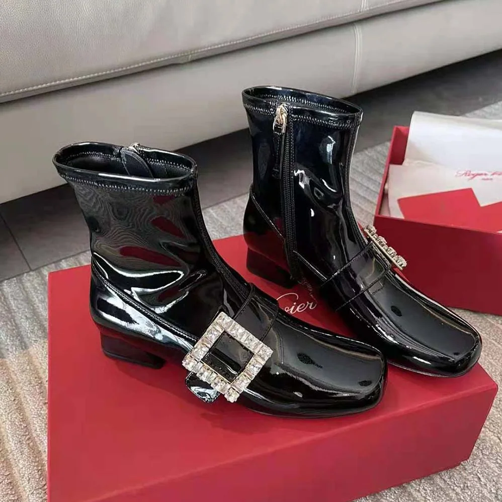Roger Vivier Très Vivier Babies Strass Buckle Strech Boots in Patent Leather for Women in Black Roger Vivier Très Vivier Babies Strass Buckle Strech Boots in Patent Leather for Women in Black