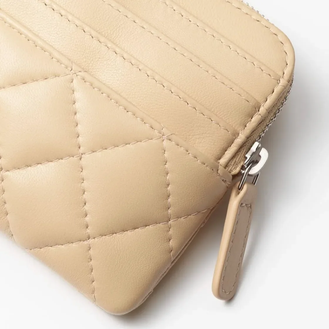 Chanel Zipped Coin Purse Beige / Chanel Zipped Coin Purse Beige /