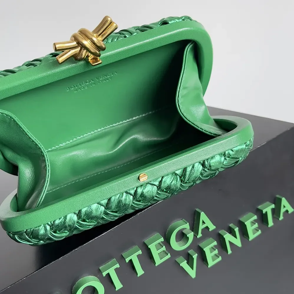 Bottega Veneta Knot Minaudière Clutch in Calfskin Leather for Women in Green Bottega Veneta Knot Minaudière Clutch in Calfskin Leather for Women in Green