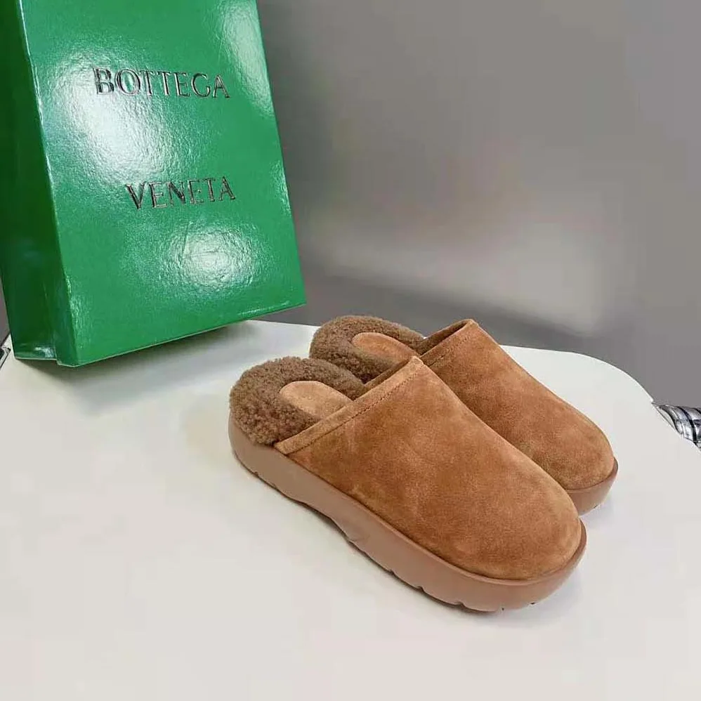Bottega Veneta Snap Slipper in Shearling Calfskin for Unisex in Brown Bottega Veneta Snap Slipper in Shearling Calfskin for Unisex in Brown