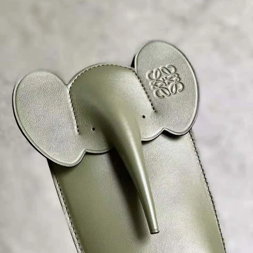 Loewe Elephant Pocket in Classic Calfskin for Women in Green Loewe Elephant Pocket in Classic Calfskin for Women in Green