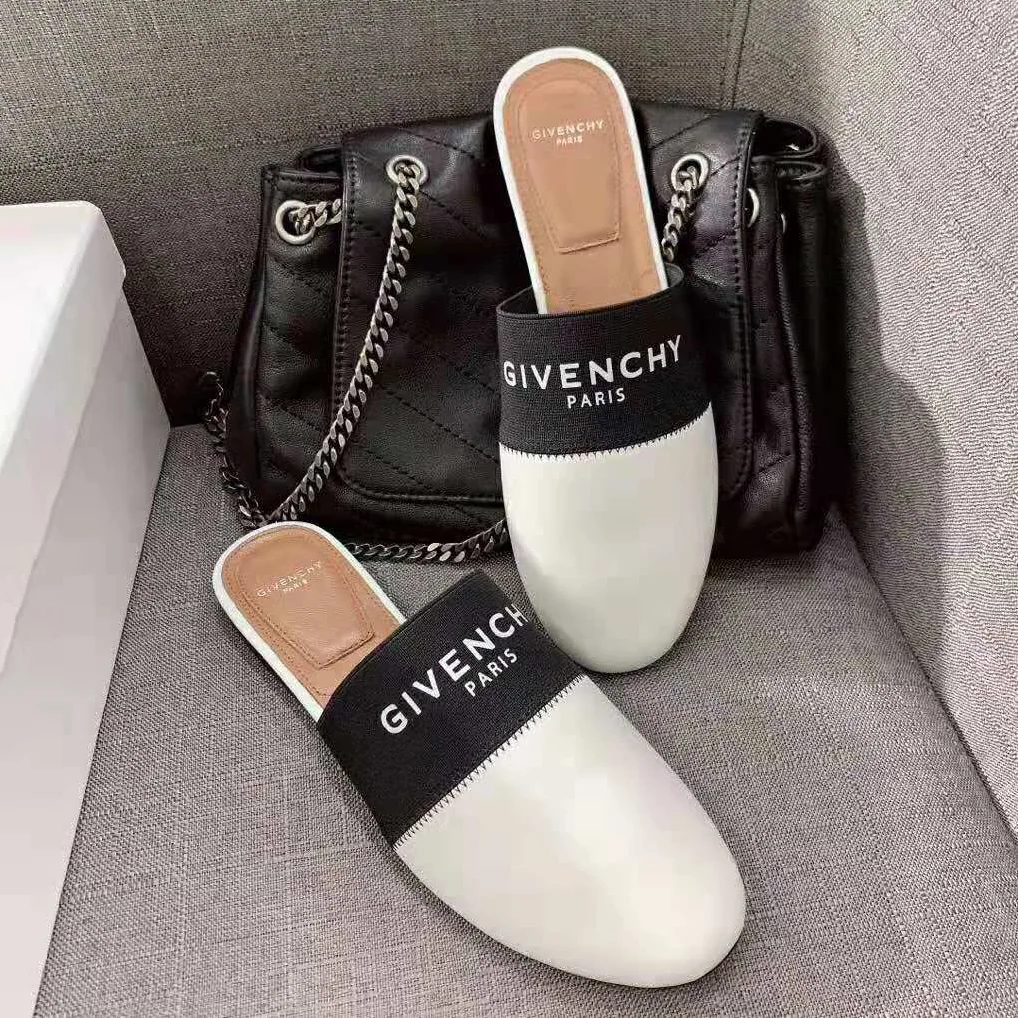 Givenchy Givenchy Paris Flat Mules in Leather for Women in White Givenchy Givenchy Paris Flat Mules in Leather for Women in White