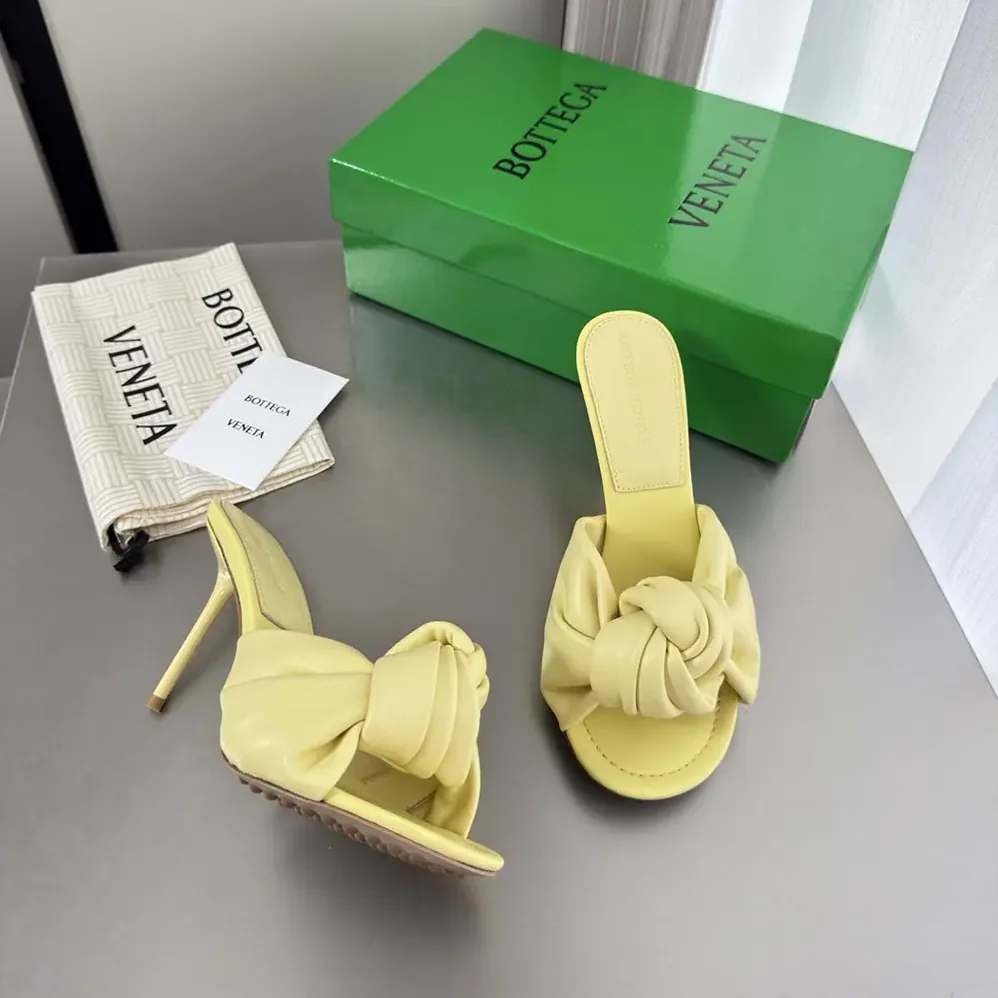 Bottega Veneta Cherry Mule in Supple Nappa Leather for Women in Butter Yellow Bottega Veneta Cherry Mule in Supple Nappa Leather for Women in Butter Yellow