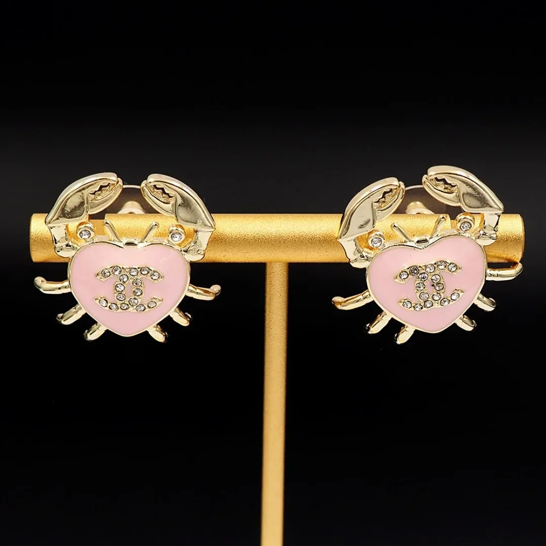 Chanel Crab Heart Pink Earring Gold in Toned