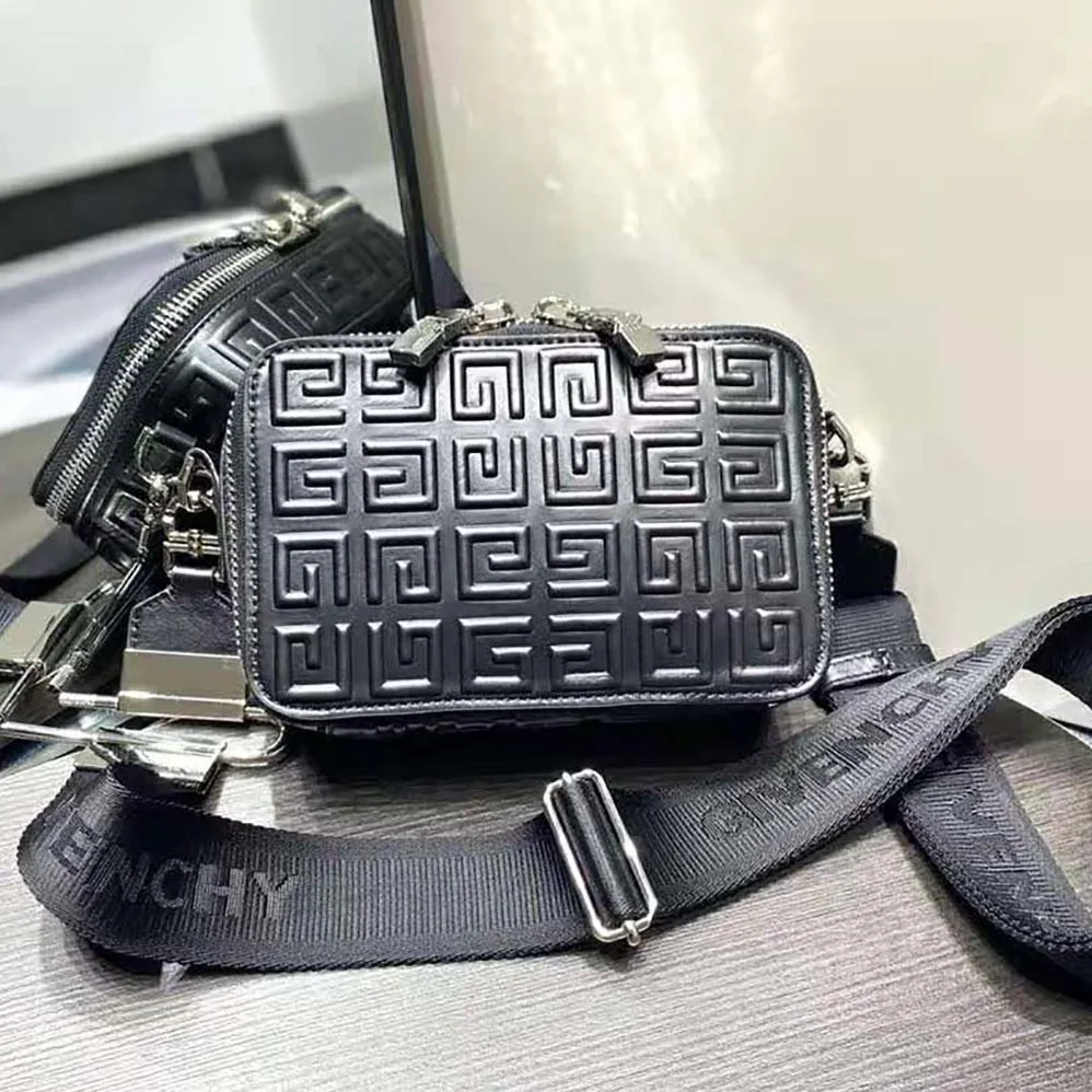 Givenchy Antigona U Camera Bag in 4g Leather for Women in Black Givenchy Antigona U Camera Bag in 4g Leather for Women in Black