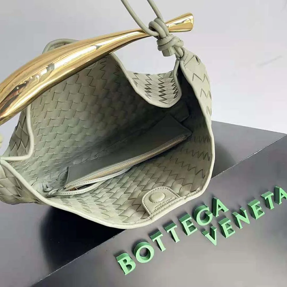 Bottega Veneta Medium Sardine in Supple Lambskin Leather for Women in Green