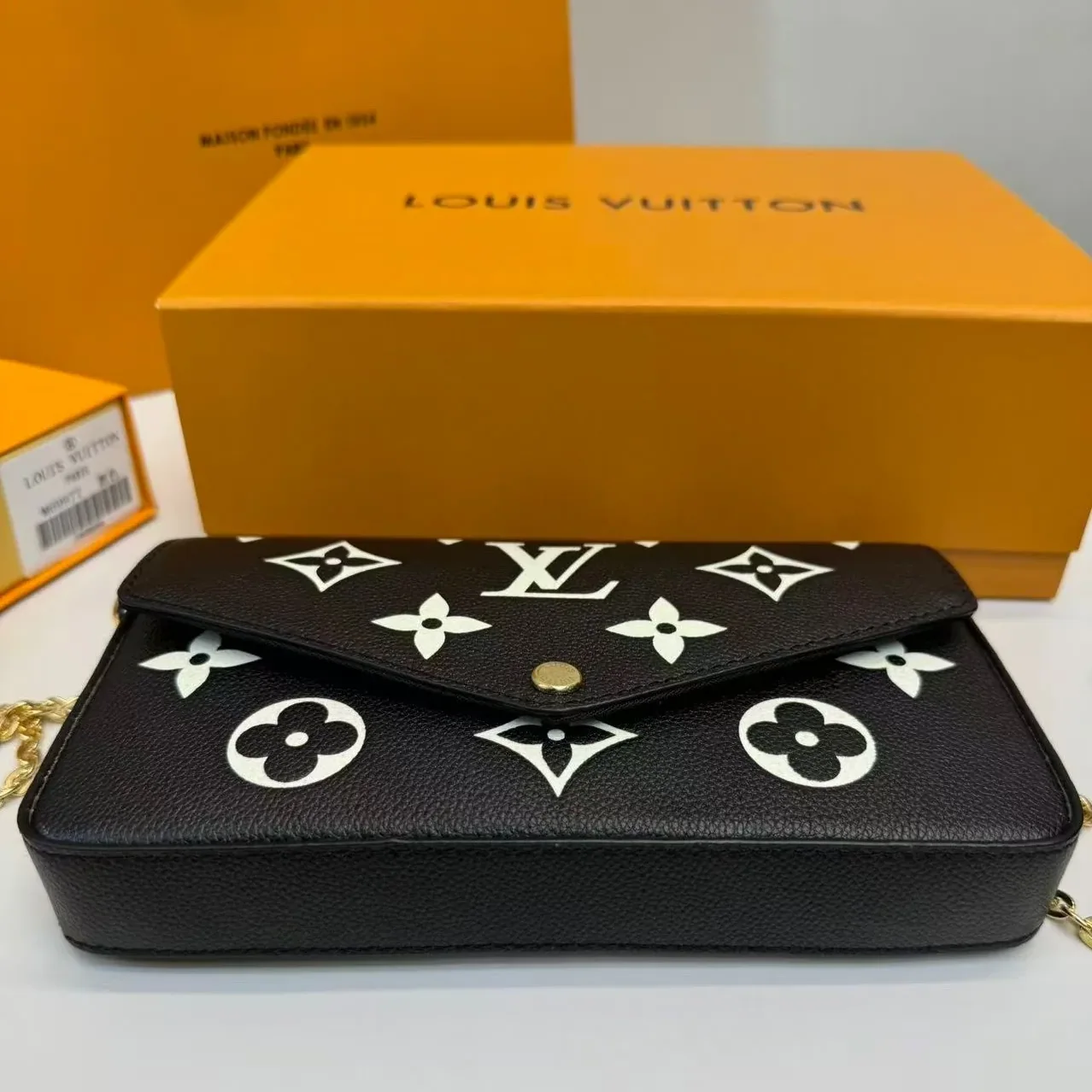 Louis Vuitton Pochette Felicie Shoulder Bag in Black/ Beige Gold Hardware Louis Vuitton Pochette Felicie Shoulder Bag in Black/ Beige Gold Hardware