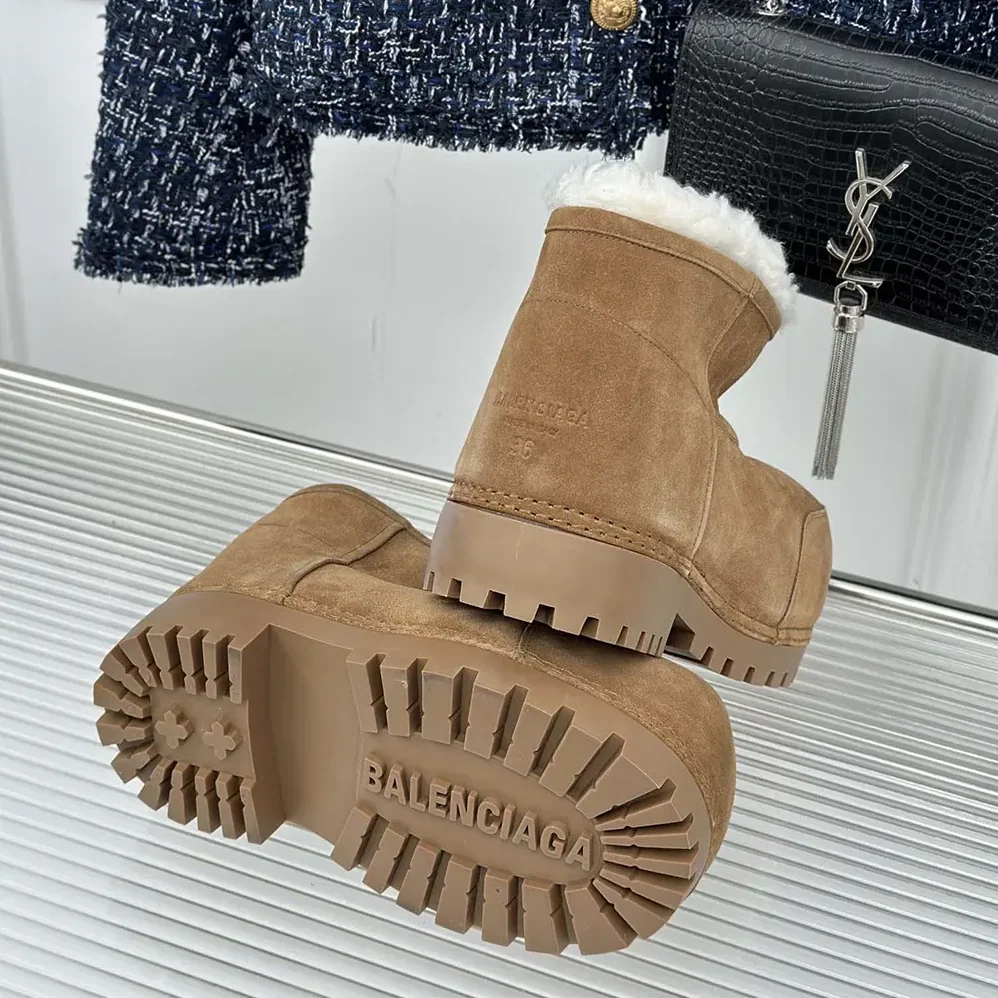 Balenciaga Alaska Fur Bootie in Brown Split Calfskin and White Synthetic Material for Unisex Balenciaga Alaska Fur Bootie in Brown Split Calfskin and White Synthetic Material for Unisex