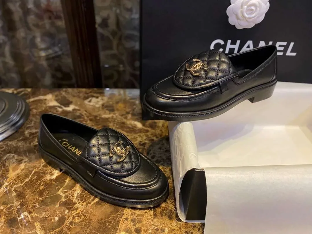 Chanel Tab Loafers Turn-lock Flats Interlocking CC Black Chanel Tab Loafers Turn-lock Flats Interlocking CC Black