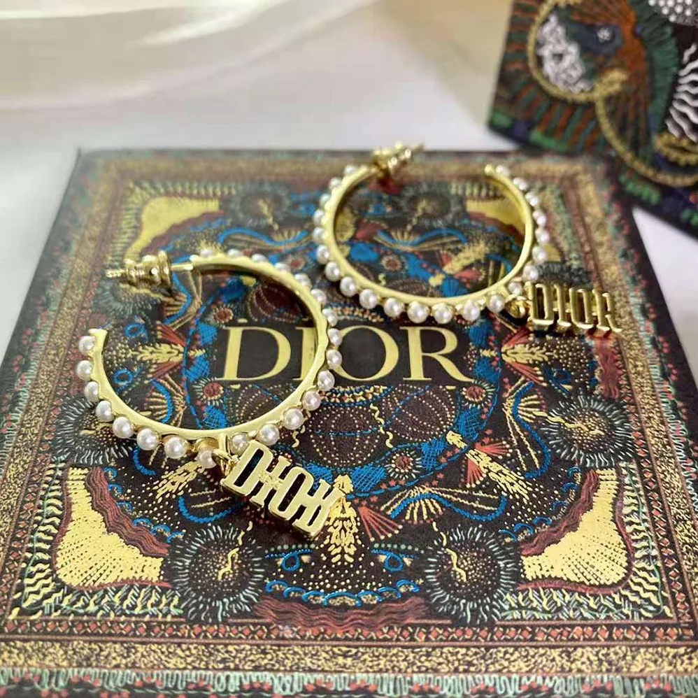 Dior Dio(r)evolution Earrings Gold-Finish Metal and White Resin Pearls for Women Dior Dio(r)evolution Earrings Gold-Finish Metal and White Resin Pearls for Women