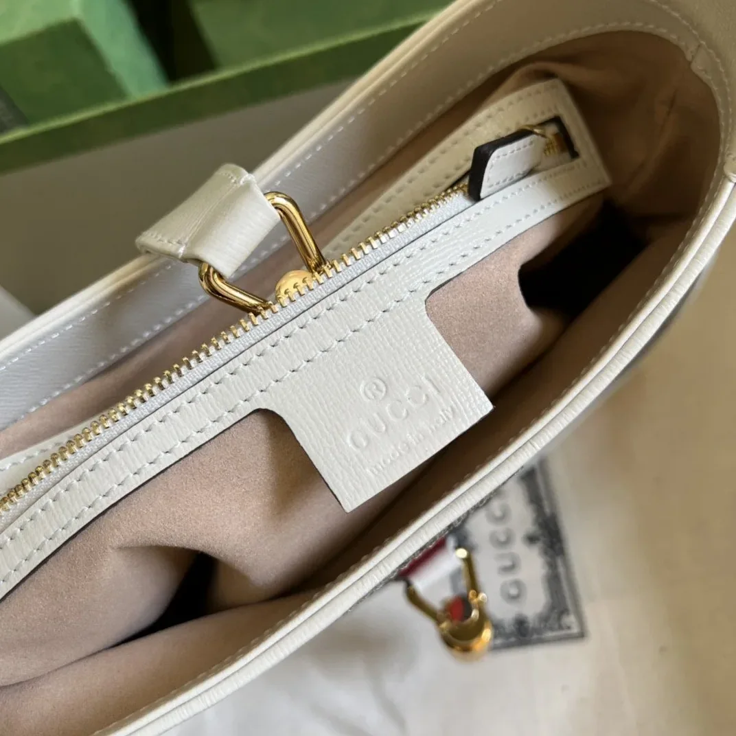 Gucci Jackie 1961 Small Shoulder Bag Beige And Ebony GG Supreme Canvas / Gucci Jackie 1961 Small Shoulder Bag Beige And Ebony GG Supreme Canvas /