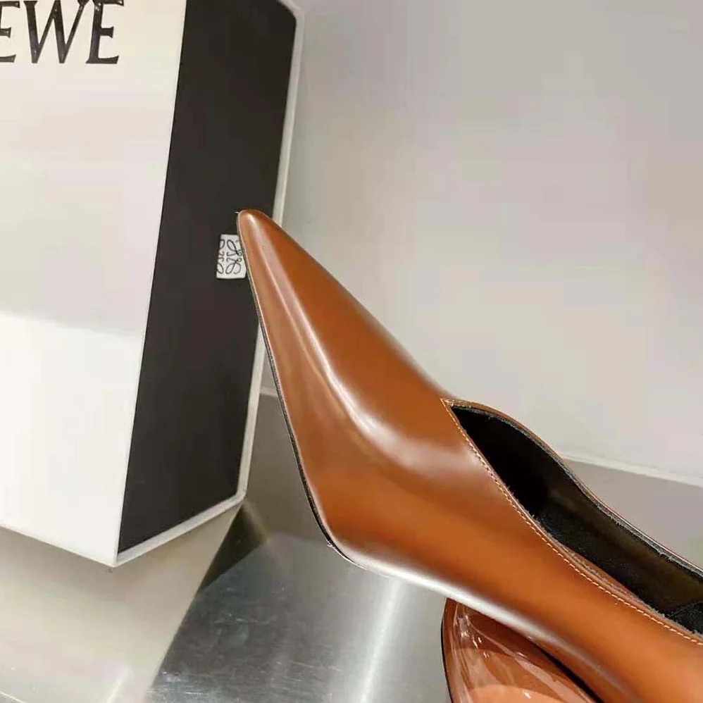 Loewe Balloon Pump in Calfskin for Women in Tan Loewe Balloon Pump in Calfskin for Women in Tan