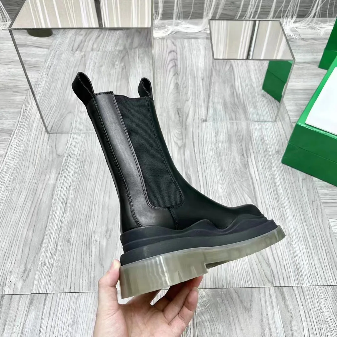 Bottega Veneta Lug Chelsea Boot Vegetable for Unisex in Tanned Leather Bottega Veneta Lug Chelsea Boot Vegetable for Unisex in Tanned Leather