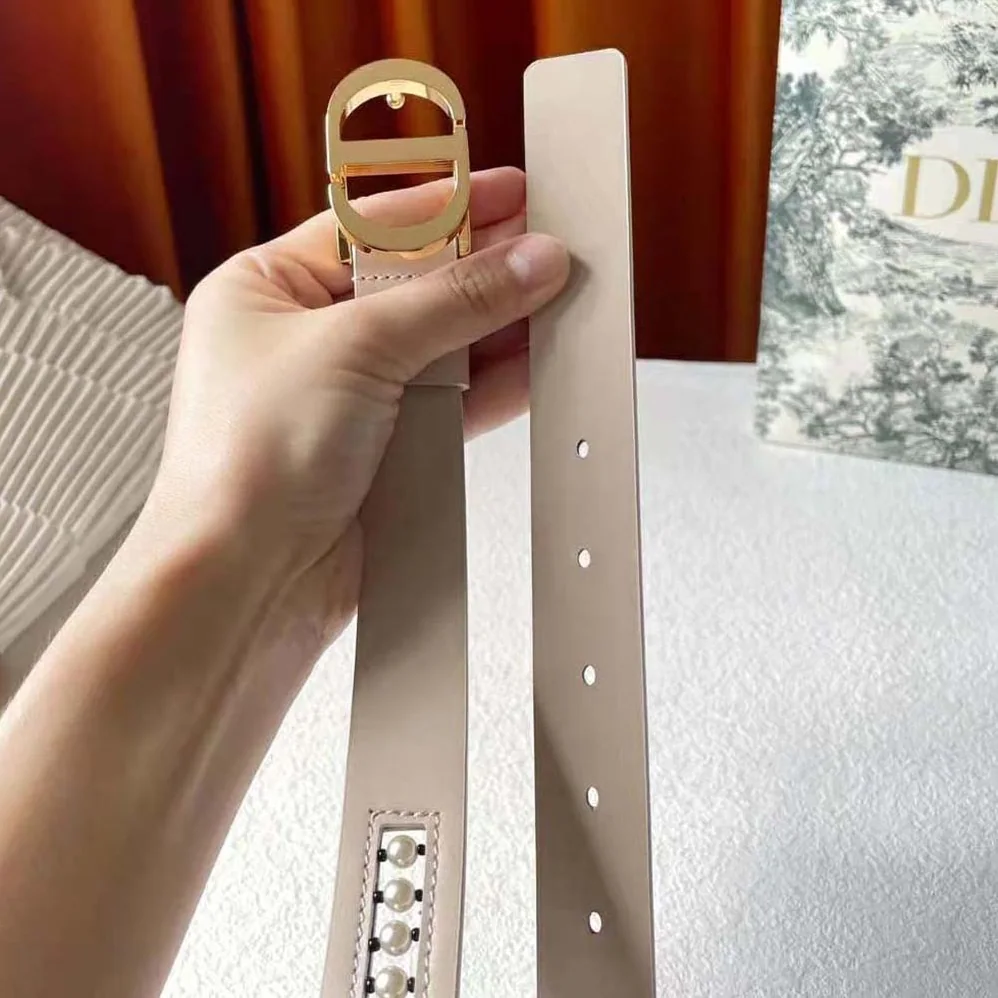 Dior 30 Montaigne Belt Aesthetic Beige Smooth Calfskin and White Glass Pearls 25 MM for Women Dior 30 Montaigne Belt Aesthetic Beige Smooth Calfskin and White Glass Pearls 25 MM for Women