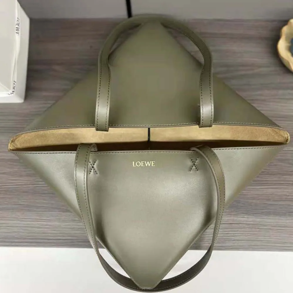 Loewe Puzzle Fold Tote in Shiny Calfskin for Unisex in Green Loewe Puzzle Fold Tote in Shiny Calfskin for Unisex in Green