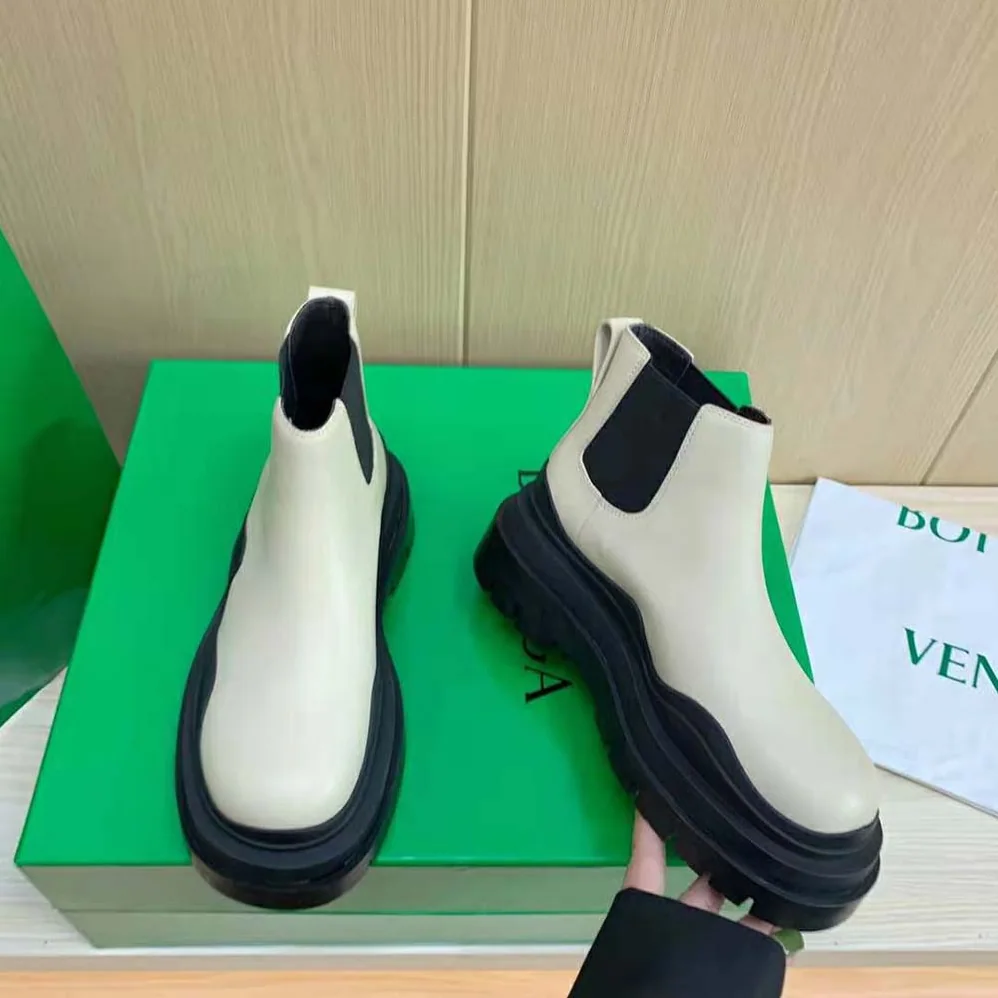 Bottega Veneta Tire Ankle Chelsea Boot for Unisex in White