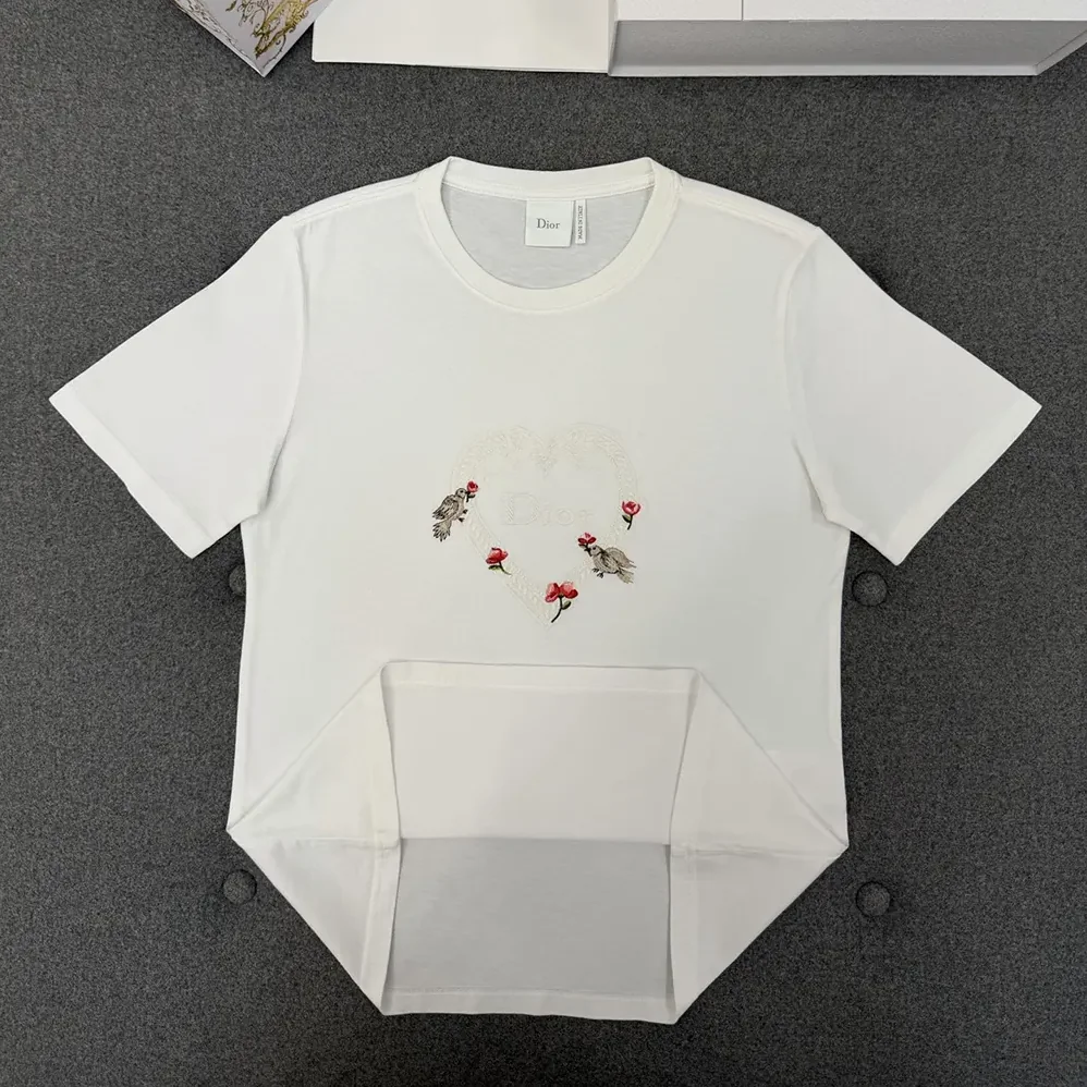 Dior Dioramour Fitted T-Shirt White Cotton Jersey with Multicolor Doves & Roses Motif for Women Dior Dioramour Fitted T-Shirt White Cotton Jersey with Multicolor Doves & Roses Motif for Women