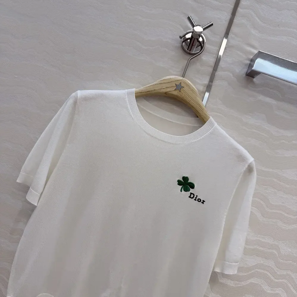 Dior Short-Sleeved Fitted Sweater White Wool Knit with Green and Black Dior Clover Signature for Women Dior Short-Sleeved Fitted Sweater White Wool Knit with Green and Black Dior Clover Signature for Women