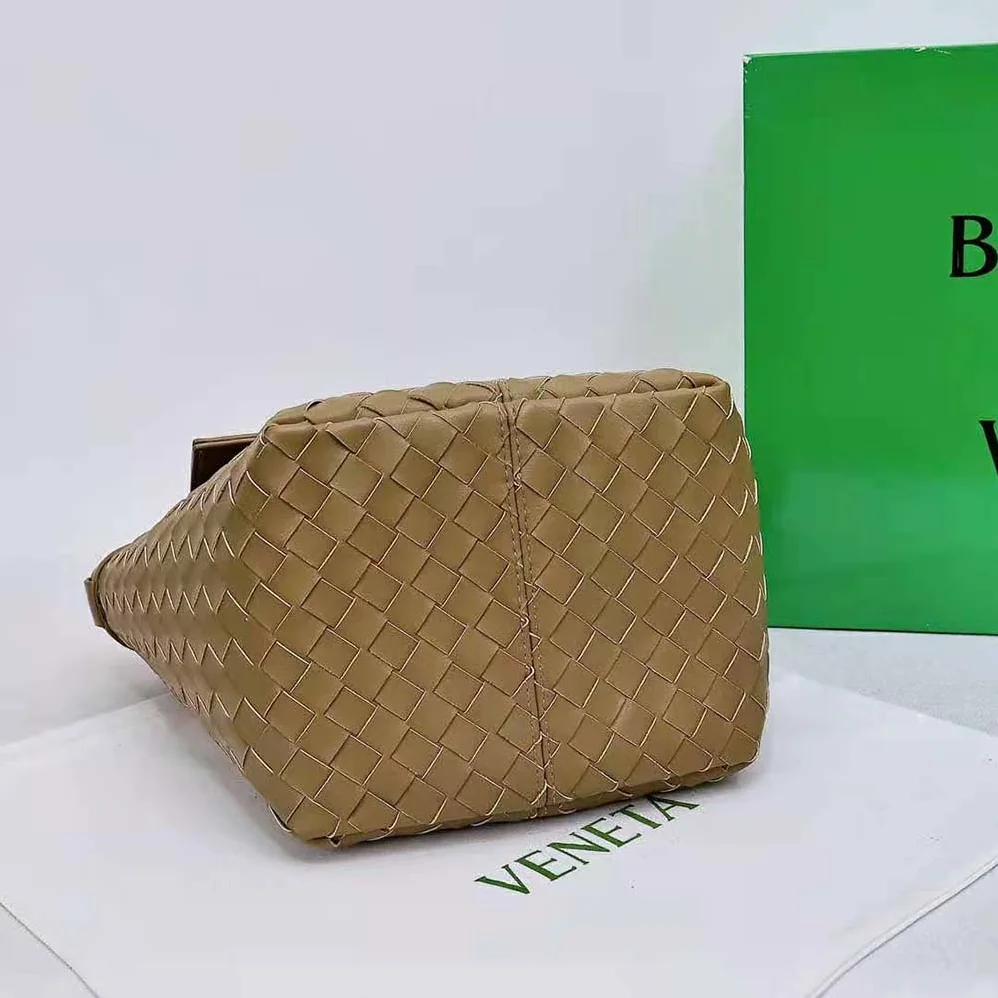 Bottega Veneta Small Flip Flap in Lambskin Leather for Women in Brown Bottega Veneta Small Flip Flap in Lambskin Leather for Women in Brown