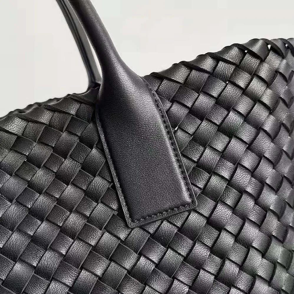 Bottega Veneta Medium Cabat Leather Tote Bag with Detachable Strap for Women in Black