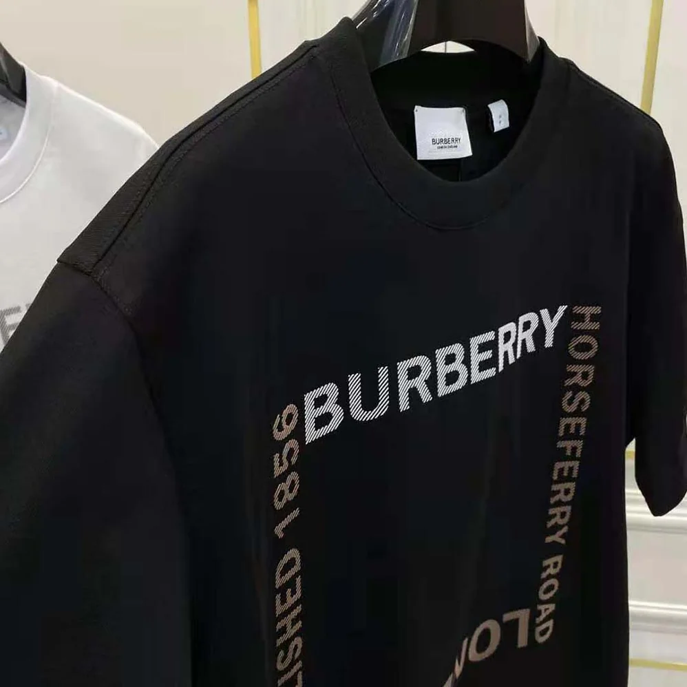 Burberry Horseferry Square Print Cotton T-shirt for Women in Black Burberry Horseferry Square Print Cotton T-shirt for Women in Black