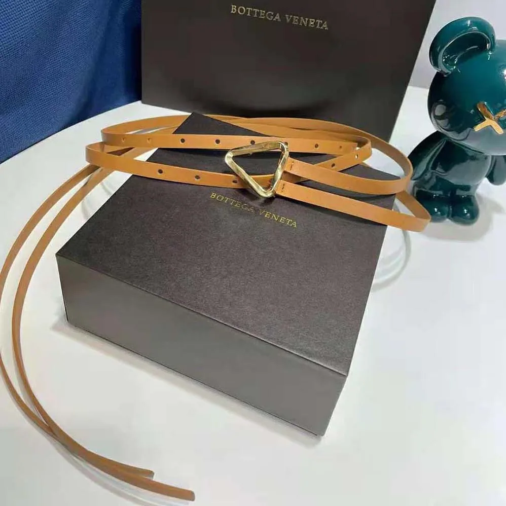 Bottega Veneta Grasp Belt Leather Double Strap for Women in Brown