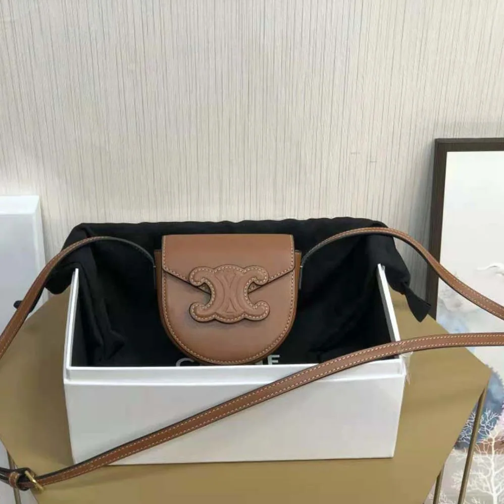 Celine Mini Besace Cuir Triomphe in Smooth Calfskin for Women in Brown Celine Mini Besace Cuir Triomphe in Smooth Calfskin for Women in Brown