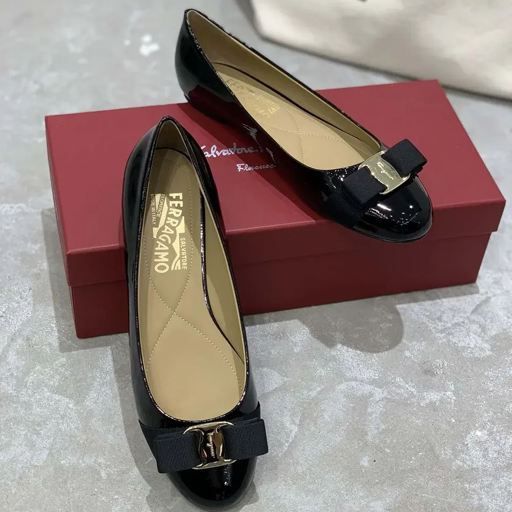 Salvatore Ferragamo Varina Ballet Flat for Women in Black Salvatore Ferragamo Varina Ballet Flat for Women in Black