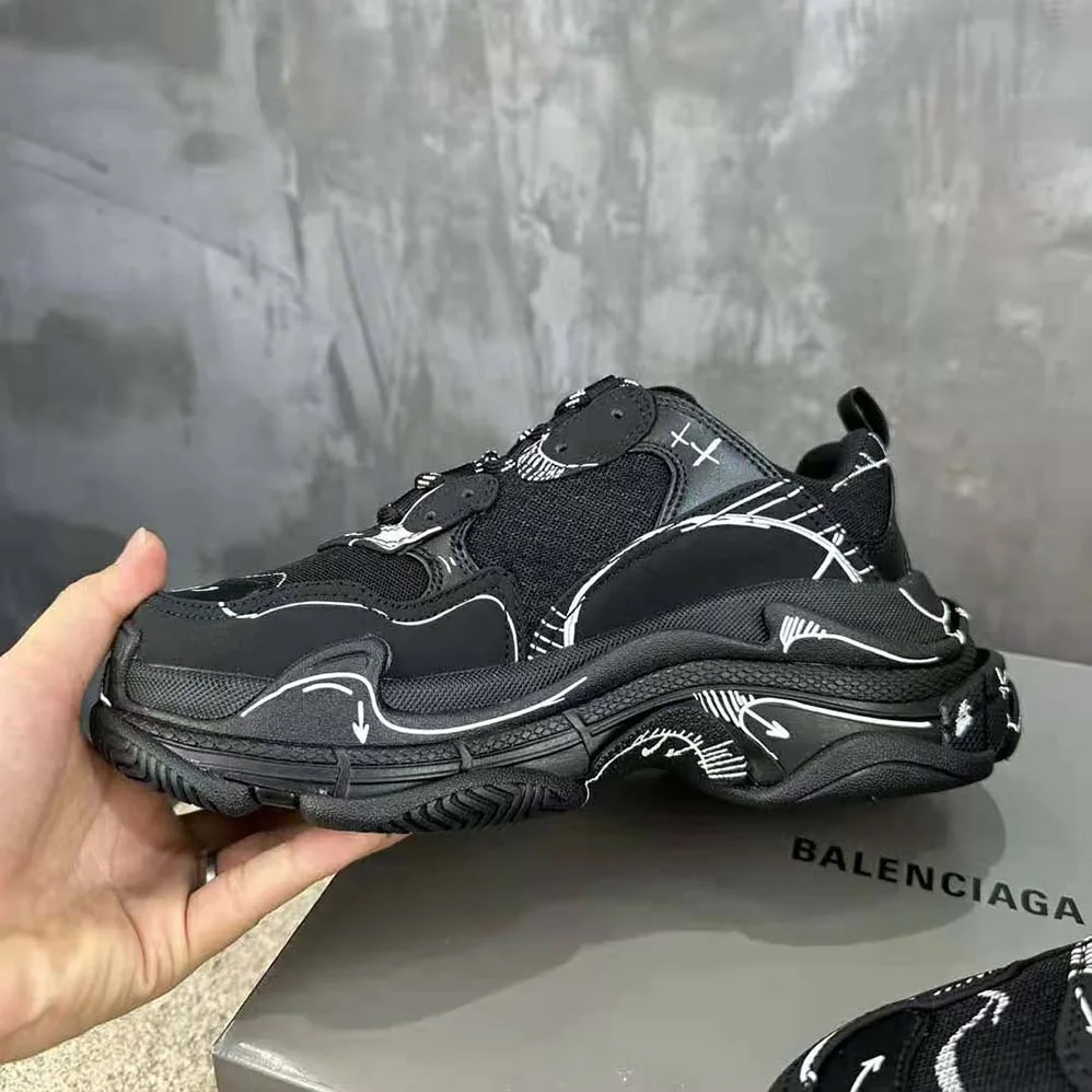 Balenciaga Triple S Sketch Sneaker in Black and White Double Foam and Mesh for Unisex Balenciaga Triple S Sketch Sneaker in Black and White Double Foam and Mesh for Unisex