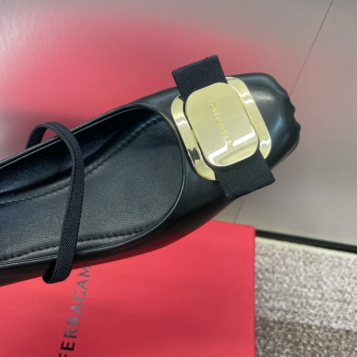 Ferragamo New Vara Plate Pump Black 01K093