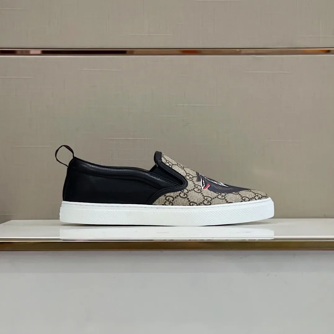 Gucci GG Supreme Slip-On With Wolf Printed Black And Gray for Men