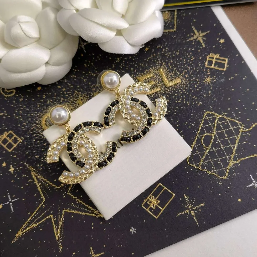 Chanel Pearl Stud Earrings White Chanel Pearl Stud Earrings White