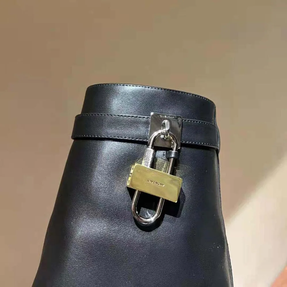 Givenchy Shark Lock Ankle Boots in Leather for Women in Black