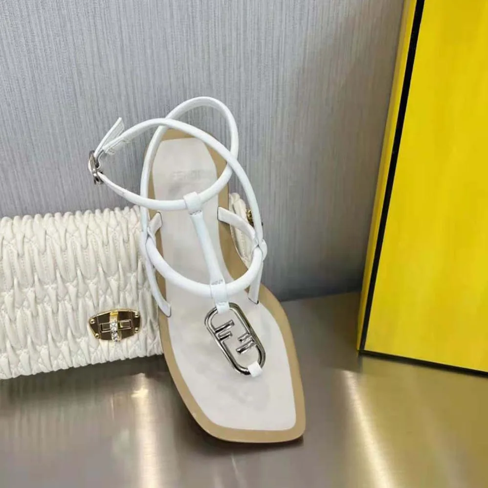 Fendi O Lock White Nappa Leather Thong Sandals for Women Fendi O Lock White Nappa Leather Thong Sandals for Women