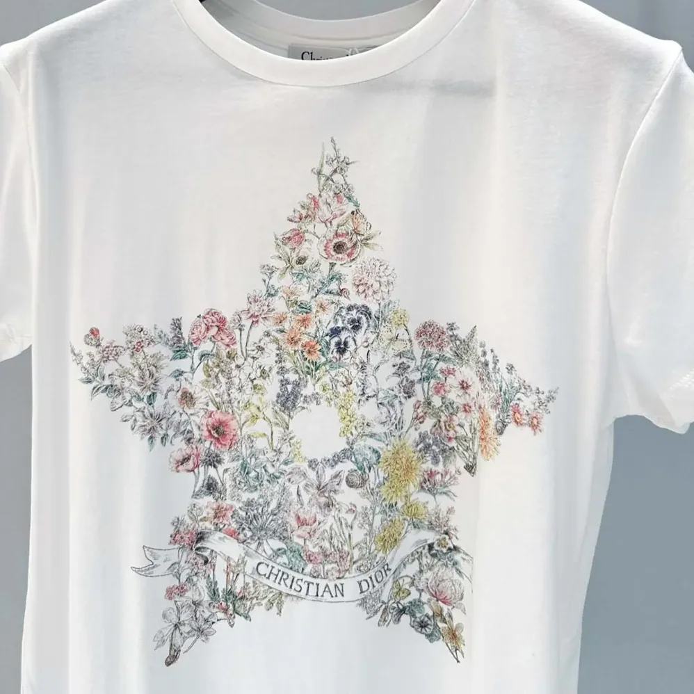 Dior T-Shirt White Cotton and Linen Jersey with Multicolor Dior Star Motif for Women Dior T-Shirt White Cotton and Linen Jersey with Multicolor Dior Star Motif for Women