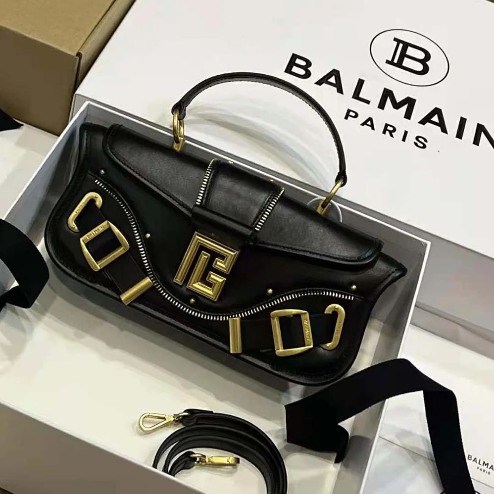 Balmain Blaze Clutch Bag in Smooth Leather for Women in Black Balmain Blaze Clutch Bag in Smooth Leather for Women in Black
