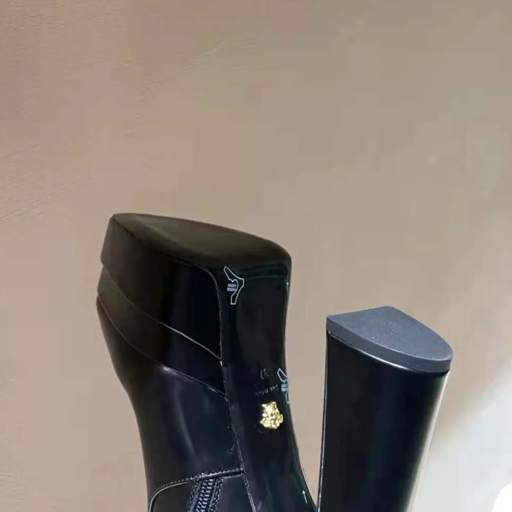 Versace Aevitas Pointy Platform Boots for Women in Black Versace Aevitas Pointy Platform Boots for Women in Black