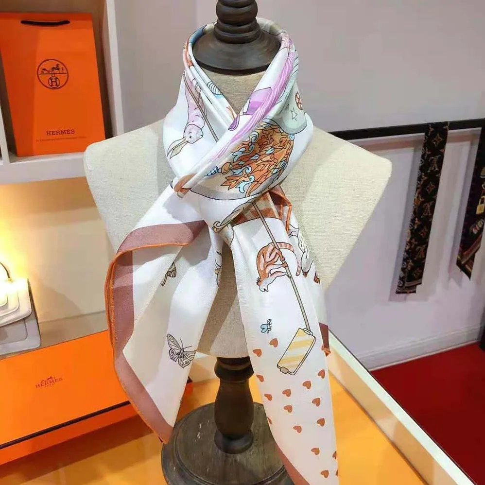 Hermes Hermes Story Scarf 90 in Silk Twill with Hand-Rolled Edges for Women in White