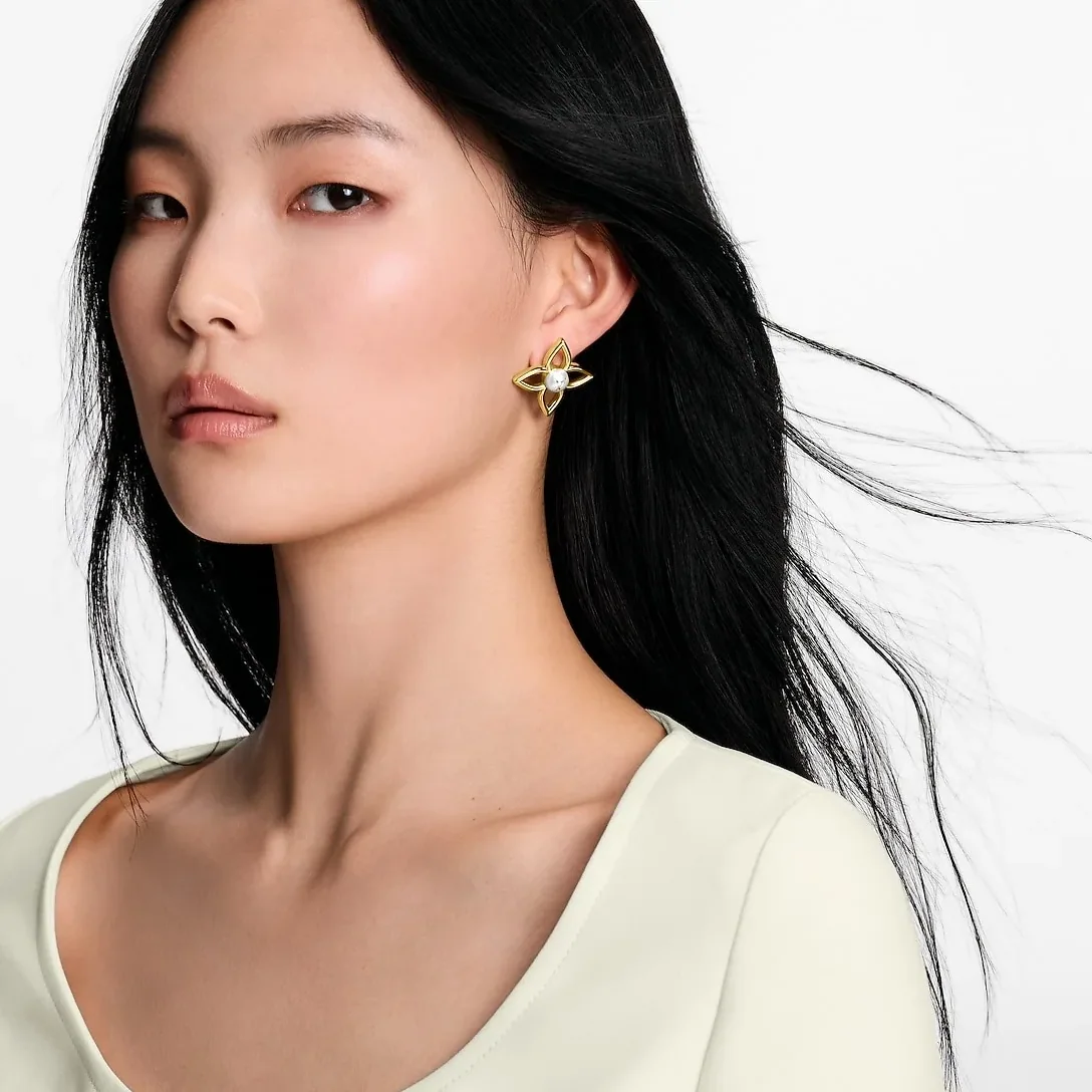 Louis Vuitton Pearly Flower Stud Earrings White Gold Hardware