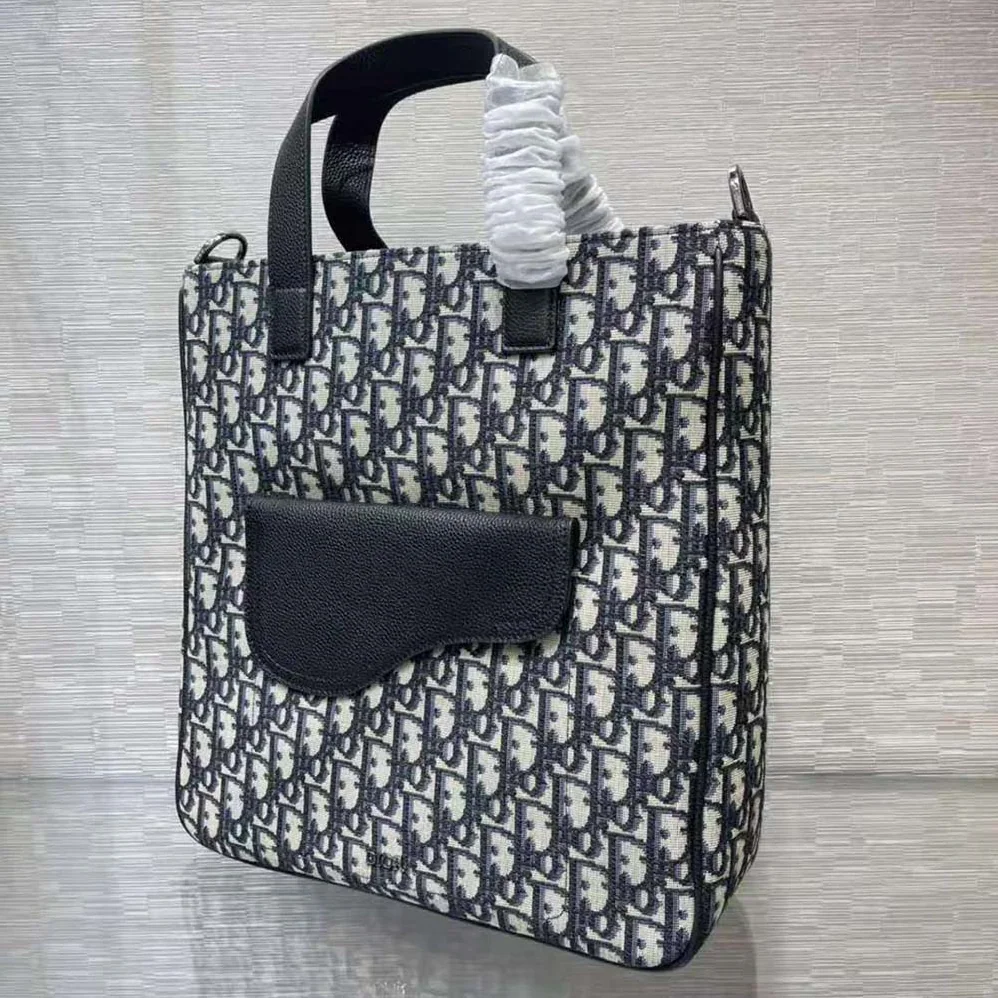 Dior Saddle Tote Bag with Shoulder Strap Beige and Black Dior Oblique Jacquard for Men Dior Saddle Tote Bag with Shoulder Strap Beige and Black Dior Oblique Jacquard for Men