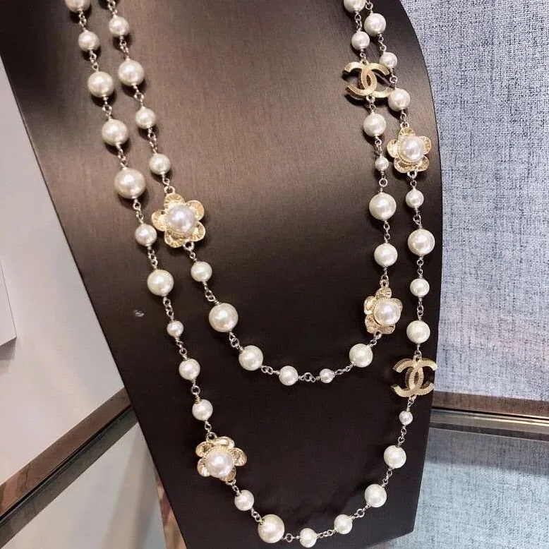 Chanel Pearl CC Flower Gold Necklace Chanel Pearl CC Flower Gold Necklace