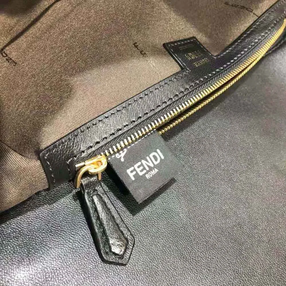 Fendi Iconic Large Baguette Leather Bag for Women in Black Fendi Iconic Large Baguette Leather Bag for Women in Black