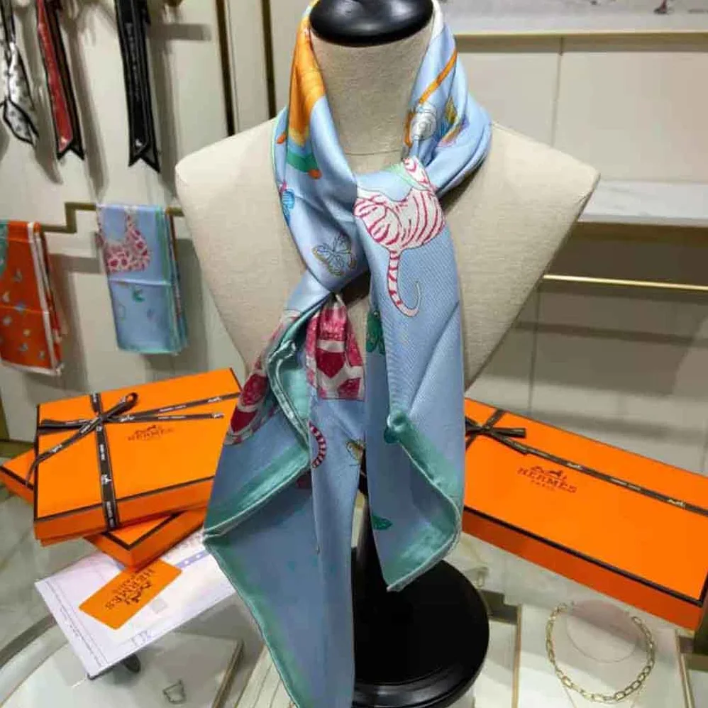 Hermes Hermes Story Scarf 90 in Silk Twill with Hand-Rolled Edges for Women in Blue