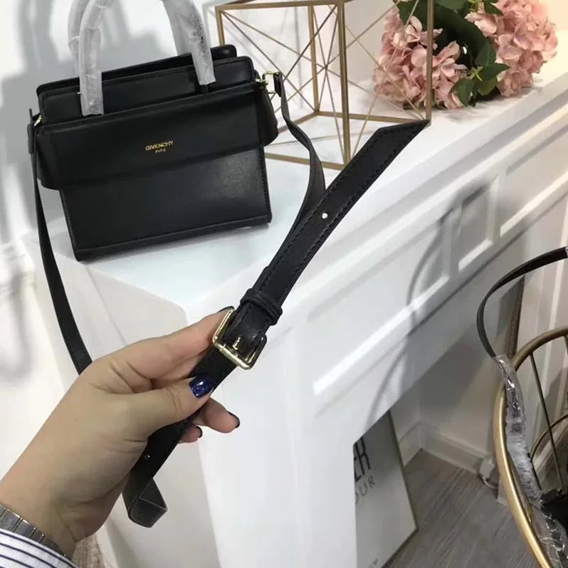 Givenchy Mini Horizon Bag in Smooth Leather in Black Givenchy Mini Horizon Bag in Smooth Leather in Black