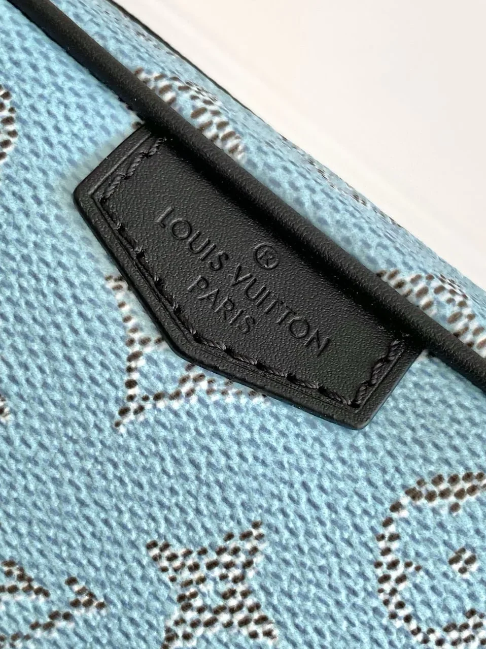 Louis Vuitton Trocadéro Wearable Wallet Blue /