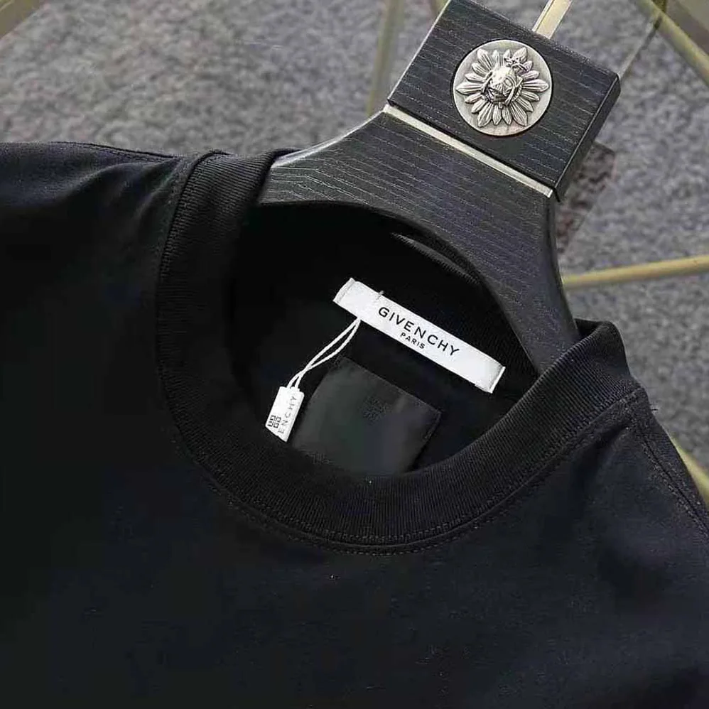 Givenchy GIVENCHY 4G Embroidered Oversized T-shirt for Men in Black Givenchy GIVENCHY 4G Embroidered Oversized T-shirt for Men in Black
