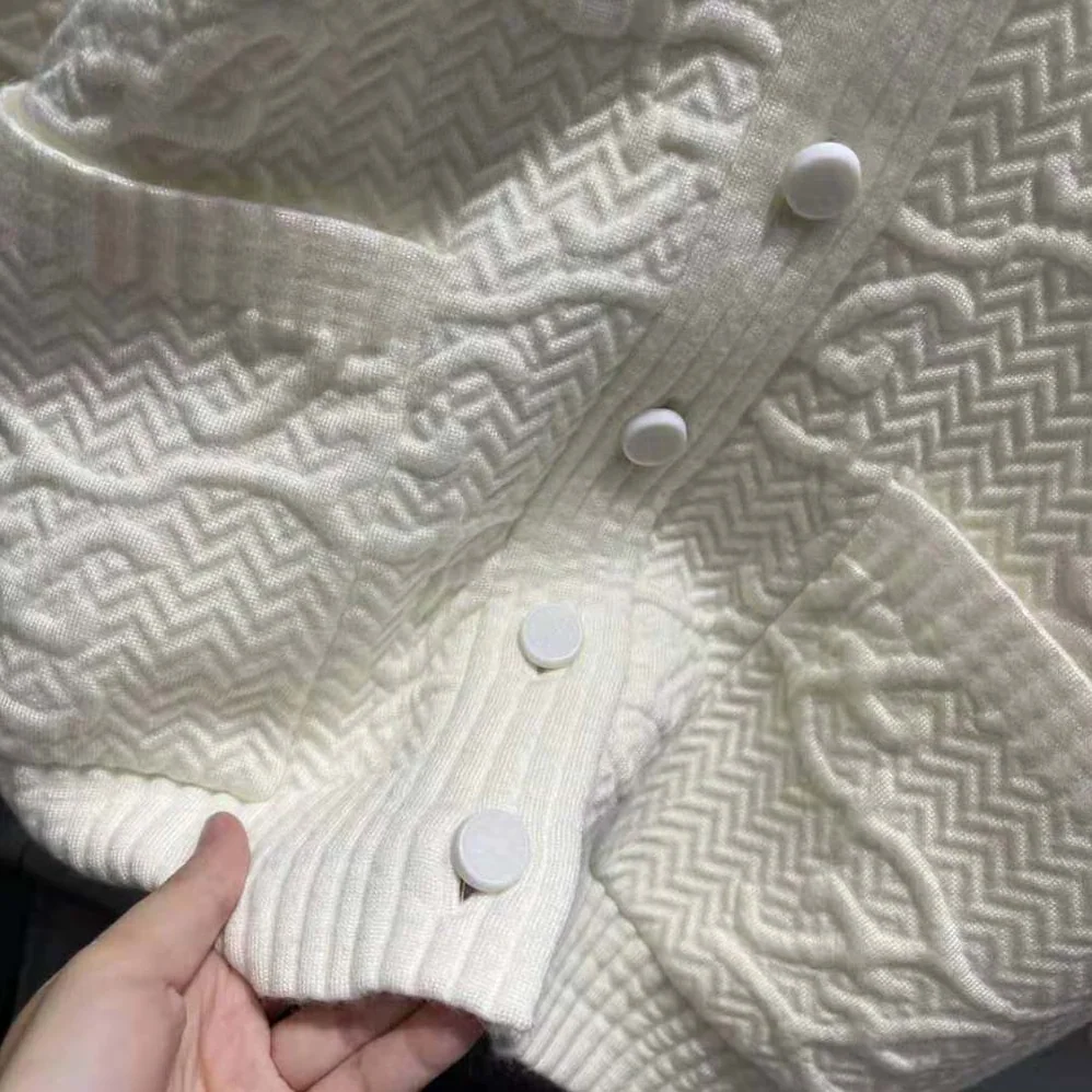 Fendi Cardigan White Wool and Cashmere Cardigan for Women Fendi Cardigan White Wool and Cashmere Cardigan for Women