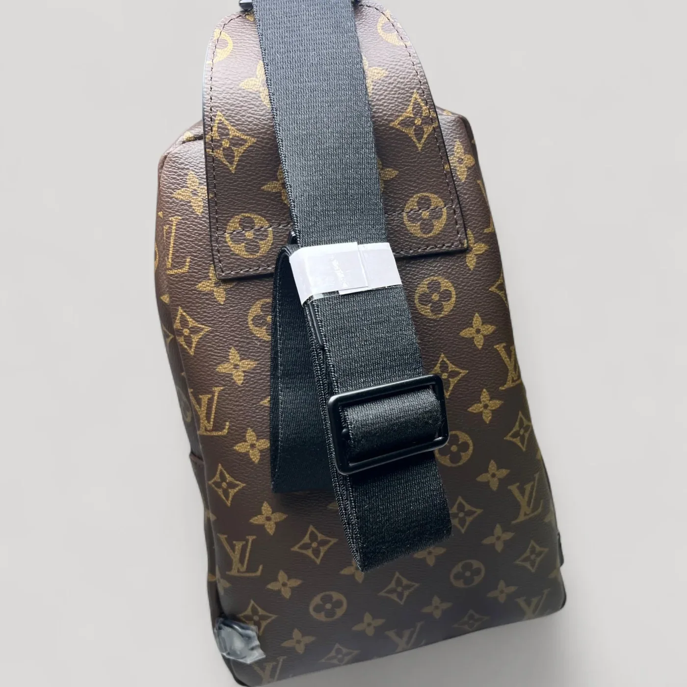 Louis Vuitton Avenue Sling Bag in Monogram Canvas , Crossbody Bag, / for Men